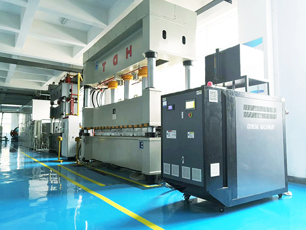 碳纖維冷熱切換模溫機，復(fù)合材料生產(chǎn)控溫的選擇