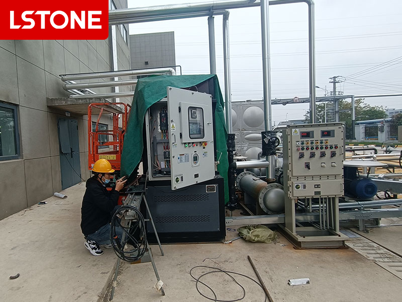 制造高品質(zhì)的光刻膠，使用光刻膠防爆模溫機(jī)