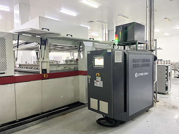 傳統(tǒng)加熱被淘汰，電加熱層壓機(jī)油溫機(jī)成行業(yè)首選