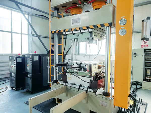 碳纖維高精度模溫機