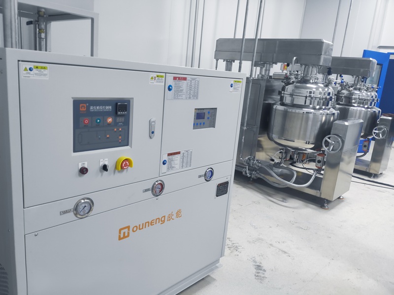 高低溫一體機(jī)需不需要接冷卻水源？